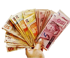 Wer die Schulbank drückt, kann bis zu einem Alter von 45 Jahren Schüler-BAföG beziehen. (Symbolfoto: Pixabay)