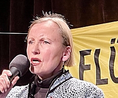 Anna Haentjens sang Friedenslieder. (Foto: Amnesty Elmshorn)