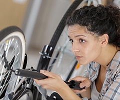 Die Mitmachaktion "Mit dem Rad zur Arbeit" wird bei den Menschen im Kreis Pinneberg immer beliebter. Im Aktionszeitraum vom 1. Mai bis 31. August 2023 haben sich 118 Teilnehmende beteiligt. Das waren 20 Prozent mehr als noch im Vorjahr. (Foto: AOK/Colourbox/hfr.)