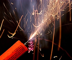 Silvesterböller können zu Verätzungen, Verbrennungen, Verlust von Gliedmaßen und Augenlicht führen. (Symbolfoto: Zoll)