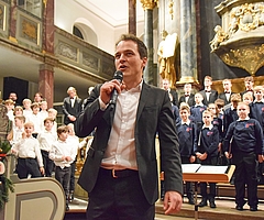 Felix Renner und die Chorknaben Uetersen traten am ersten Adventswochenende dreimal in der Klosterkirche auf. (Foto: Frank)