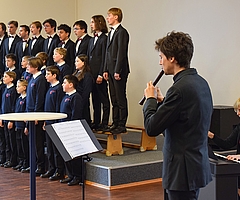 Beim Neujahrsempfang traten die Chorknaben Uetersen zusammen mit den Flötisten Tilman Clasen auf. Susanne van den Bos begleitete sie am E-Piano. (Foto: Frank)