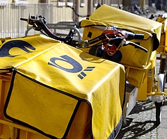 Viele Bürger in Elmshorn und Umgebung sehnen sich danach, dass sich in ihren Straßen mal wieder ein Briefträger zeigt. (Symbolfoto: Pixabay)