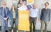 Wollen Bürger vor der Energiekostenfalle retten: Bürgermeister Dirk Woschei (von links), Carina Vogel, Leiterin der Verbraucherzentrale SH, Energieberater Diplom-Ingenieur Michael Hell und Klimaschutzmanager Dr. Mario Neukirch. (Foto: Stadt Uetersen)