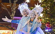 weihnachtsparade-stelzenlaeufer