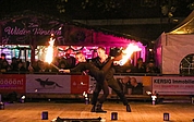 Einfühlsam und zugleich spektakulär: Das Duo „Flamba“ begeisterte mit Feuer und zwischendurch auch mit farbigen Lichtern. (Foto: Strandmann)