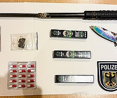 Die Bundespolizei und der Zoll stellten etliche Betäubungsmittel und Waffen sicher. (Foto: Bundespolizei)