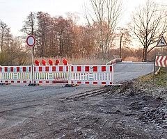 Die Brücke über dem Orthbrookgraben ist gesperrt. (Foto: Frank)