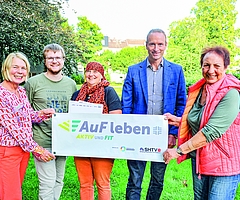 Sie präsentierten das neue Angebot: Nicola Schulz-Bödeker (v. li., Stadt Elmshorn), Björn Stamer (FTSV Fortuna), Claudia König (FTSV Fortuna), Erster Stadtrat Dirk Moritz (Stadt Elmshorn) und Gretel Hoefert (Seniorenrat Elmshorn). (Foto: Stadt Elmshorn)