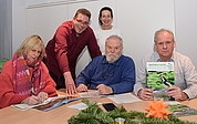 Arbeitssitzung kurz vor Weihnachten: Petra Maruska (von links), Thomas Bülck, Jürgen Prahl Helga Dilchert und Roland Dilchert wollen sich künftig in der Naturschutzinitiative engagieren. (Foto: Frank)