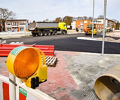 Seit vielen Monaten wird an der Hamburger Straße im Großbereich Adenauerdamm gearbeitet. In Kürze wird weiträumig asphaltiert. Unsere Aufnahme zeigt ein Bild vom April dieses Jahres. (Foto: Frank)