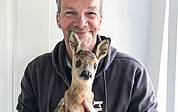 Ein verwaistes Rehkitz ist der Neuzugang im Wildtierzentrum in Sparrieshoop. (Foto:Erdmann)