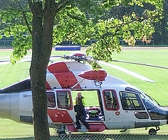 Ein Rettungshubschrauber landete im Krückaustadion. (Foto: Meyer-Lutz)
