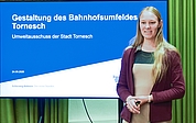 Sylvia Birrong von der Nah.SH warb im Tornescher Umweltausschuss dafür, dass die Stadt frühzeitig in die Planung des Bahnhofsumfelds einsteigt. (Foto: Frank)