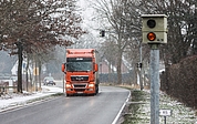 Der Kreis Pinneberg verändert zum Jahresende die Verteilung der festen Blitzer: Die Anlage in Heidgraben wird zwar nicht sofort abgebaut, ist im neuen Jahr aber nicht mehr scharf geschaltet. (Foto: HAZ)