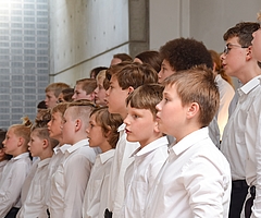 Die Chorknaben und ihre Zuhörer genossen die gute Akustik in der Pinneberger St. Michael Kirche. (Foto: Frank)