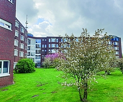 Wichtiger Dienstleister der Region: Die Regio Kliniken, hier eines der Gebäude in Elmshorn. (Foto: Strandmann)