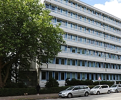 Auch das Elmshorner Finanzamt ist betroffen. (Archiv: Strandmann)