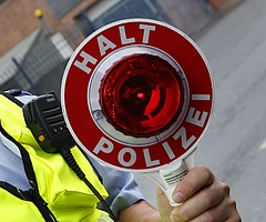 Die Polizei hielt viele Autofahrer an. (Symbolfoto: Tim Reckmann / pixelio)