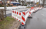 Der Bahnübergang zwischen der Uetersener Straße und der Jürgen-Siemsen-Straße ist gesperrt. (Foto: Frank)