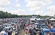 Beim Flohmarkt am Heistmer Flugplatz herrscht meist reger Andrang. (Foto: Marc Noak)