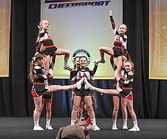 LA Rebels: Das Peeweeteam zeigt eine wunderschöne Pyramide (Foto: allstarnewmedia, Tom Lorenz)