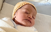Ganz entspannt nach der Geburt: die kleine Hewnaz. Foto: Regio Kliniken