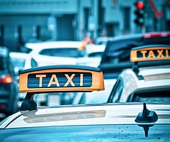 Taxis, Busse, Bahn – alles gut, aus Sicht der Jungen Union aber allein nicht ausreichend. Um Klima und Geldbeutel zu schonen, fordern die jungen Christdemokraten auch im Kreis Pinneberg so genanntes Ridesharing nach Moia-Vorbild. (Foto: pixabay)