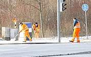 Nicht nur die Stadt ist zum Räumen und Abstreuen ihrer Flächen verpflichtet. Auch jeder private Grundstückseigentümer muss bei Schnee und Eis Geh- und Radweg räumen. (Foto: rs/Archiv)