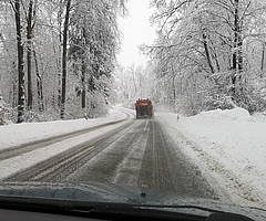 Bitte vorsichtig fahren: Der Winterdienst kann am Nikolaustag nicht in allen Landesteilen garantiert werden. (Symbolfoto: Pixabay)