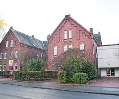 Die Johannes-Schwennsen-Schule in Tornesch-Esingen ist nicht barrierefrei und kann die Schülerkapazitäten bald nicht mehr aufnehmen. (Foto: Frank)