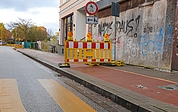 An dieser Stelle des Rad- und Gehwegs auf Vormstegen kommen Nutzer derzeit nicht weiter. Grund ist die Baustelle rund 100 Meter weiter.  (Foto: Strandmann)