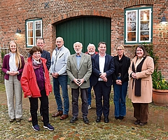 Arbeitstreffen im Esinger Heimathaus: Vertreter des Kieler Verkehrsministeriums, von Nah.SH, DB InfraGO AG und der Bürgerinitiative Starke Schiene tauschten sich am Freitag über aktuelle Bahn-Themen aus. (Foto: Frank)