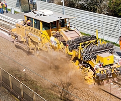 Bauarbeiten der Deutschen Bahn: Eigentlich nichts Ungewöhnliches. Doch auf der Strecke zwischen Elmshorn und Dauenhof wird es ab Donnerstag mächtig zur Sache gehen. (Foto: Strandmann/Archiv)