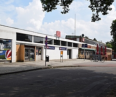 Der alte Elmshorner Bahnhof: Die SPD-Senioren wünschen sich auch am Neubau kurze Wege zum ZOB und zu Parkplätzen. (Archivfoto: Frank)
