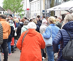 In der Fußgängerzone war viel los. In den vergangenen Jahren kam man aber kaum durch die Menschenmassen durch. (Foto: Frank)
